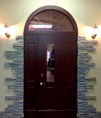 Полуторная дверь МДФ с остеклением и арочной вставкой