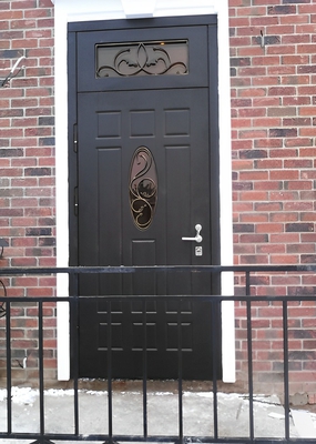 Дверь с отделкой МДФ, со стеклопакетом и решеткой